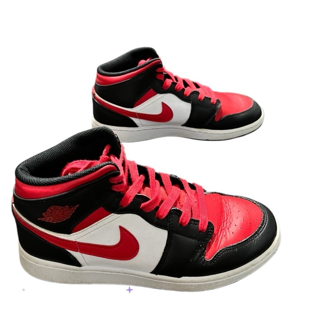 Nike Jordan 1s - Picture 4 of 6